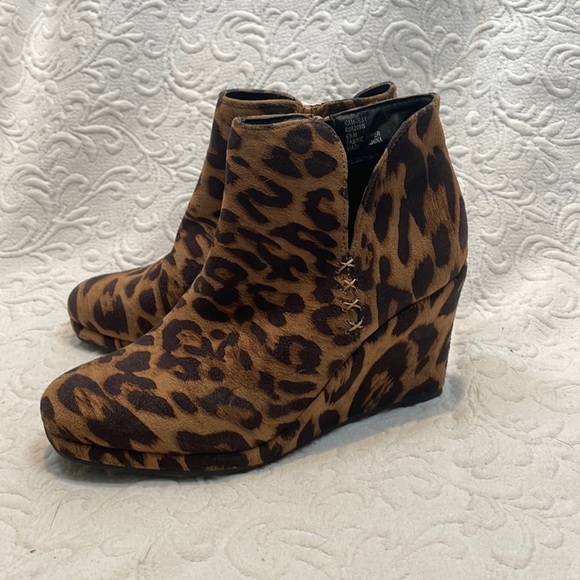 3/$20 Leopard Ankle Boots - Picture 1 of 3